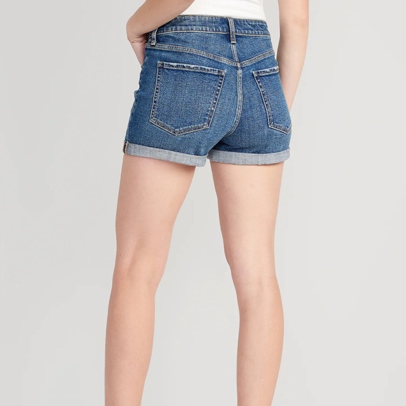 NWT OLD NAVY High-Waisted O.G. Straight Ripped Jean Short-- 3-inch inMedium Wash - Picture 3 of 5